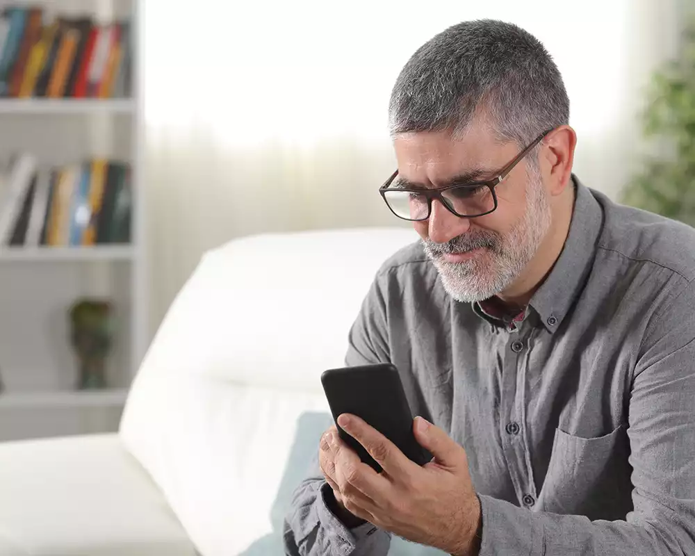 INSTALLER L’application de suivi des seniors sur un smartphone 